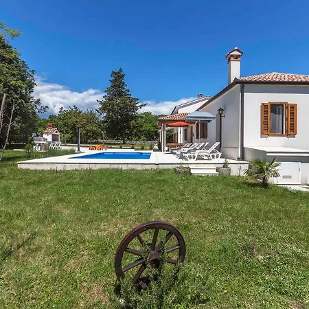 In Labin/istrien 8880 Holiday home *