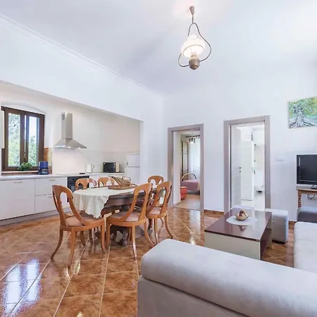 In Labin/istrien 8880 Holiday home *